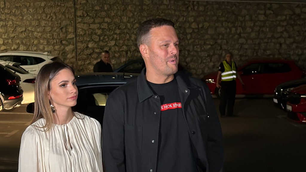 RAZOTKRIVENA TAJNA PRIPREMA U KUĆI KEBE: Igor Kojić i Nikolina Šaponja planiraju intimno venčanje, porodica očekuje još veće slavlje do kraja godine (FOTO) – venčanje Igora Kojića