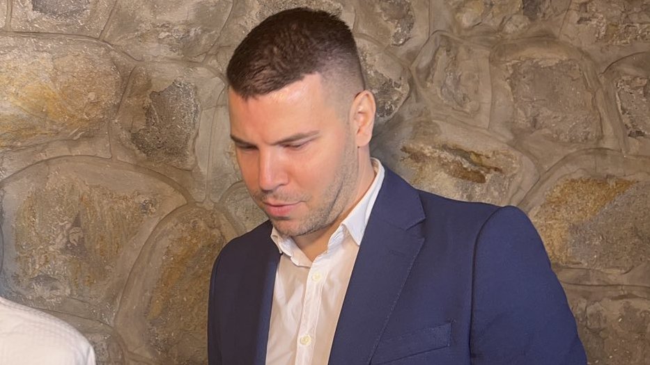 TRAGEDIJA KOJA JE OBELEŽILA KARIJERU: Pevač Petar Mitić izgubio bivšu devojku na nastupu, bolna uspomena ga i dalje prati (FOTO) – tragedija na nastupu