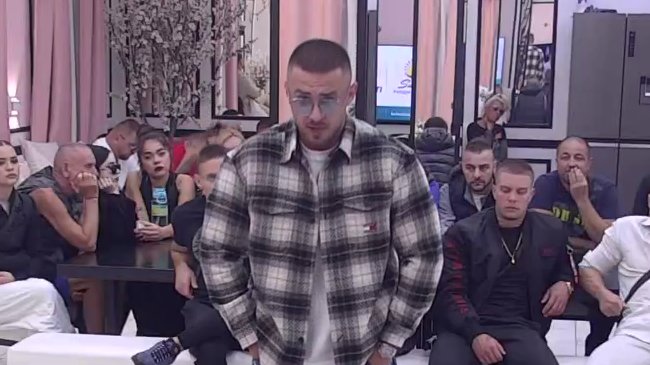 ŽESTOK SUKOB U ELITI: Marko Stefanović pred svima odbrusio Sanji Grujić, zadrugari u šoku zbog njegovih reči (VIDEO) – Marko Stefanović i Sanja Grujić