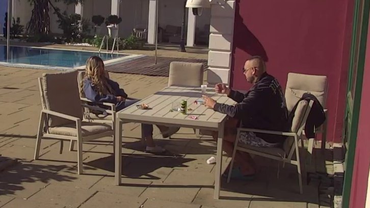 CAR UDARIO NA ANELI U BELOJ KUĆI: Filip Car otvoreno priznao borbu između srca i razuma, najavio novu devojku, a Aneli mu odgovorila pred svima (VIDEO) – sukob Filipa Cara i Aneli Ahmić