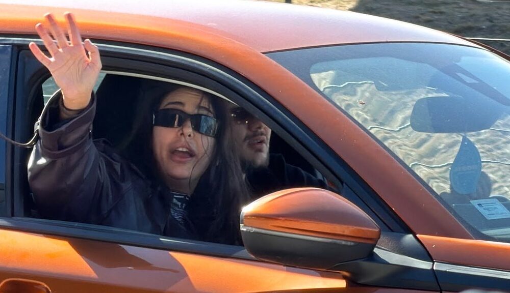 SANJA VUČIĆ ZBRISALA SA AERODROMA: Pevačicu dočekao dečko, a reakcija pred novinarima iznenadila sve (VIDEO) – Sanja Vučić i dečko