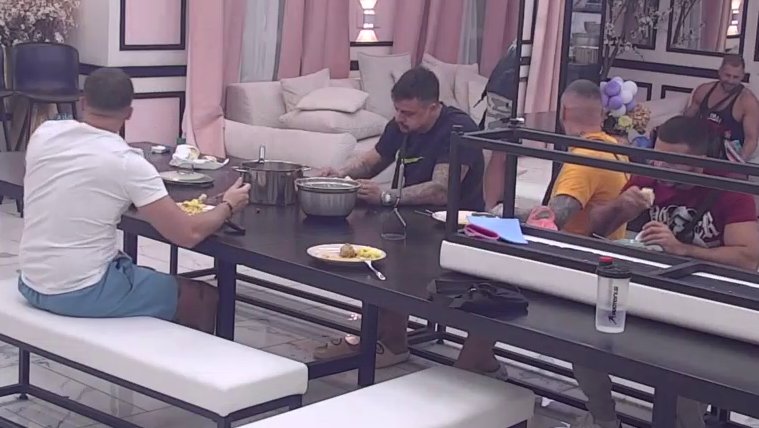 TERZA PREUZEO KUHINJU U ELITI: Prijatelji nisu mogli da odole njegovim sarmama, atmosfera u Beloj kući dostigla vrhunac (VIDEO) – sarme u Beloj kući
