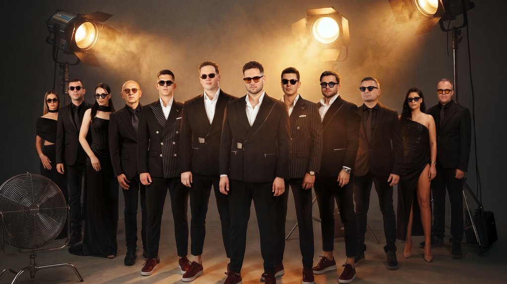 DUPLIRANA HUMANOST, MUZIČKI SPEKTAKL NA POMOLU: Chegi bend okuplja 20 muzičara za koncert u Beogradu, ceo prihod ide u humanitarne svrhe (FOTO) – Chegi bend koncert