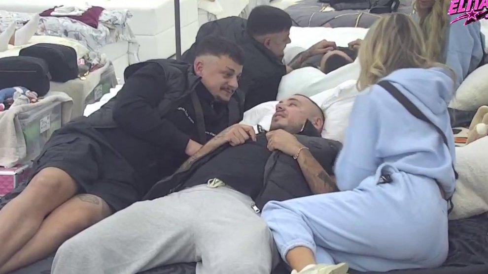 DVE ISTINE O VEZI ANELI I CARA: Aneli tvrdi da su zajedno, Car priznaje nesigurnost i ostavlja sve u neizvesnosti (VIDEO) – veza Aneli i Cara