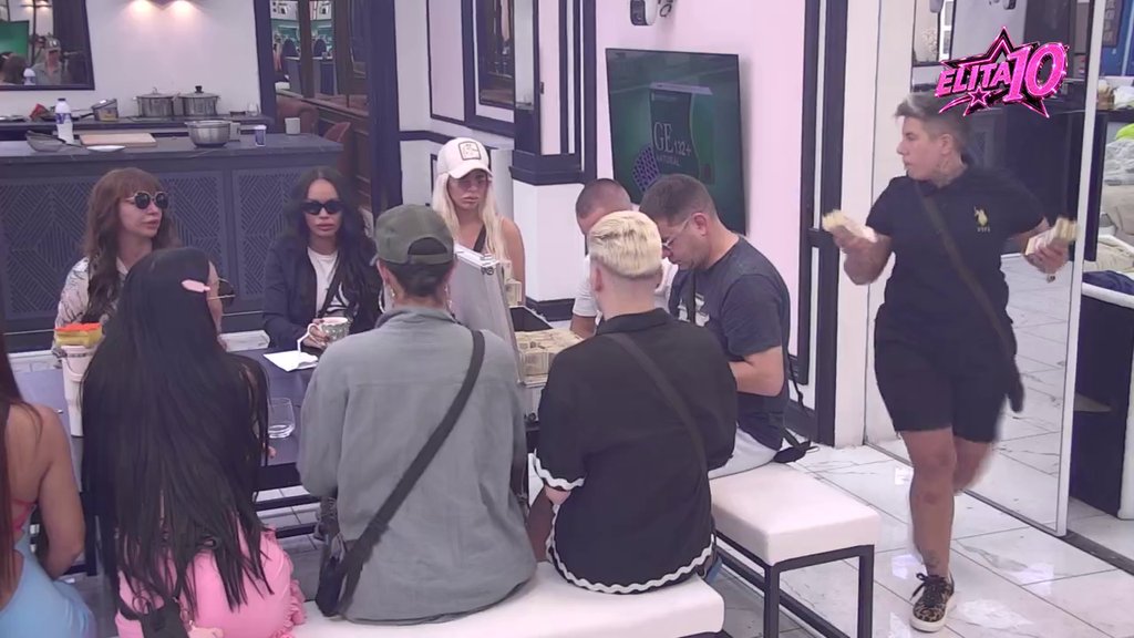 MOĆ SE PRESELILA U RUKE MATOROJ: Jovana Tomić preuzima podele budžeta, a Odabrani dobijaju neočekivano iznenađenje (VIDEO) – podela budžeta u Eliti