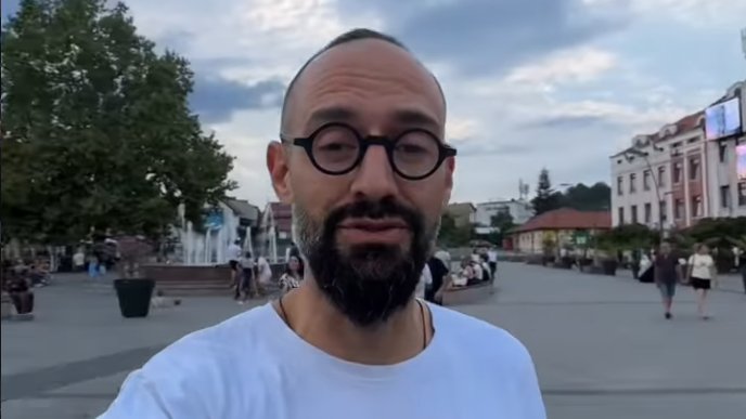 NOVI IZGLED MARKA LUISA IZNENADIO SVE: Pevač bez kose javno otkrio zdravstvenu borbu, kolege mu pružile podršku (FOTO) – zdravstvena borba Marka Luisa