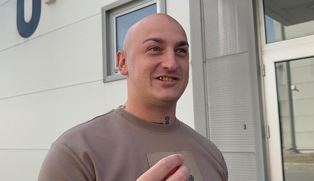 OPTUŽBE ZA PREVARU I ZARAĐIVANJE PREKO TUĐEG IMENA: Desingerica otvorio dušu o Zorici Brunclik i supruzi Neveni, a javnost ne prestaje da komentariše (VIDEO) – Desingerica Zorica Brunclik
