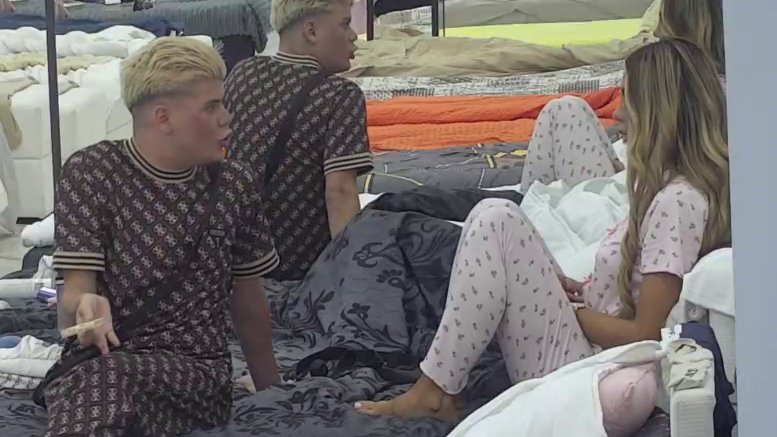 ANELI IZGUBILA STRPLJENJE ZBOG CARA: Burna rasprava u Beloj kući, svi čekaju njen sledeći potez (VIDEO) – uvrede Filipa Cara