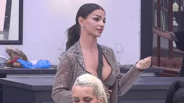 SVE JE PROKIPTELO ZA CRNIM STOLOM: Aleksandra Jakšić pokrenula lavinu sumnji o Mahirovoj seksualnosti, Slađana povukla crtu (VIDEO) – odnos Aleksandre Jakšić i Mahira Mulalića