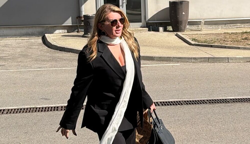 ELEGANCIJA BEZ TRUNKE ŠMINKE: Viki Miljković stigla na Pinkove zvezde i pokazala prirodni sjaj pred kamerama (VIDEO) – Viki Miljković na Pinkove zvezde