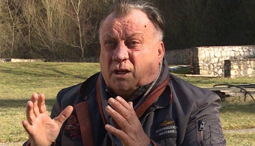EMOTIVNA ISPOVEST POKOJNOG PEVAČA PRODRMALA REGION: Halid Bešlić otvorio dušu o porodici i životu iza reflektora, njegove reči i dalje odzvanjaju (FOTO) (VIDEO) – emotivna ispovest Halida Bešlića