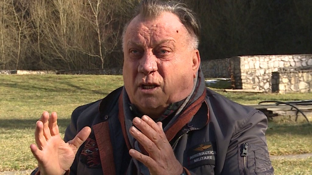 EMOTIVNA ISPOVEST POKOJNOG PEVAČA PRODRMALA REGION: Halid Bešlić otvorio dušu o porodici i životu iza reflektora, njegove reči i dalje odzvanjaju (FOTO) (VIDEO) – emotivna ispovest Halida Bešlića