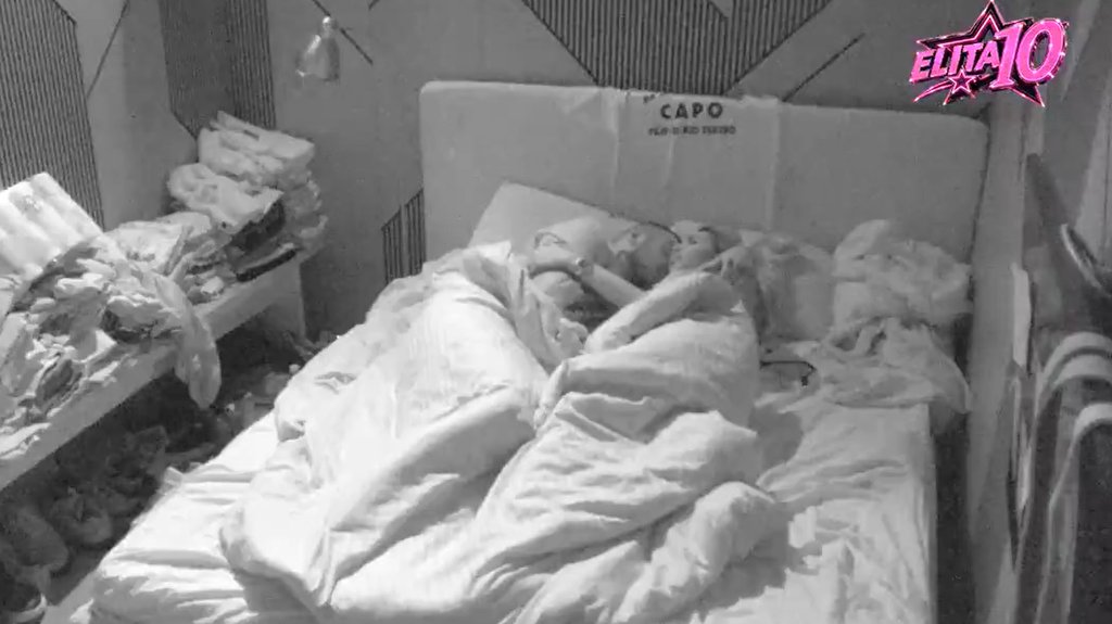 POSLE ŽESTOKE SVAĐE PONOVO BLISKI: Aneli i Car završili ispod pokrivača nakon rasprave, evo šta se dešavalo (VIDEO)