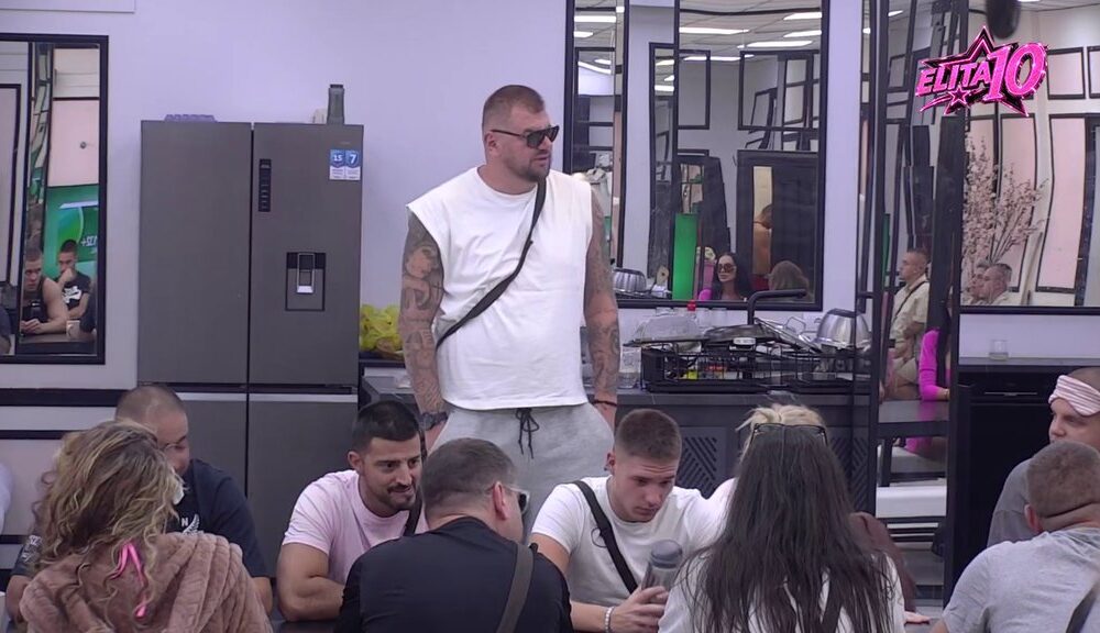 SUKOB ODJEKUJE BELIM KUĆOM: Janjuš i Ivan Marinković ponovo u klinču, obezbeđenje intervenisalo, ali tenzije ne jenjavaju (VIDEO) – sukob odjekuje Belom kućom