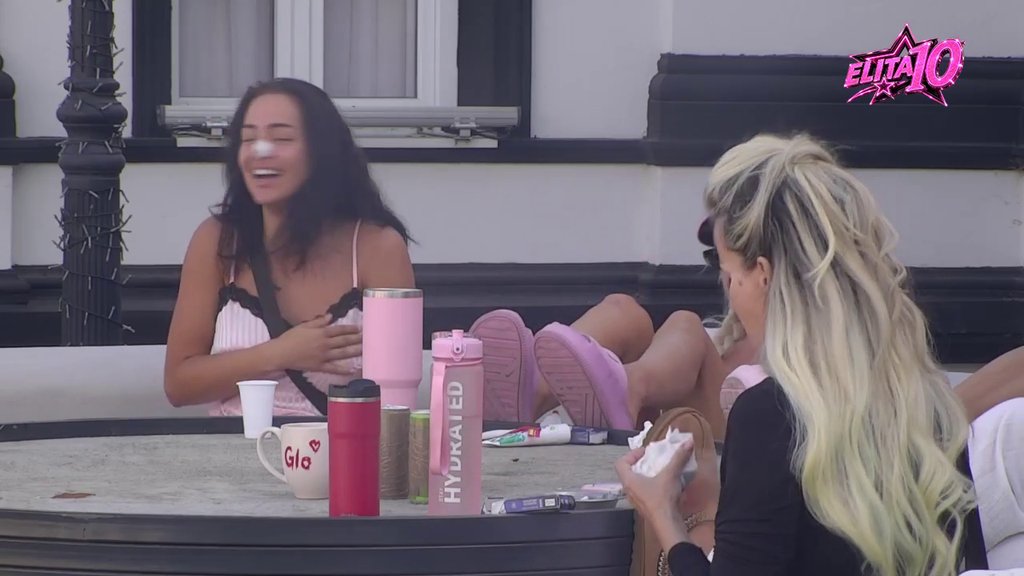 LAURA NE ODUSTAJE OD ĐUKIĆA: U Beloj kući ne prestaje da se nada vezi, Glorija joj pružila podršku (VIDEO)