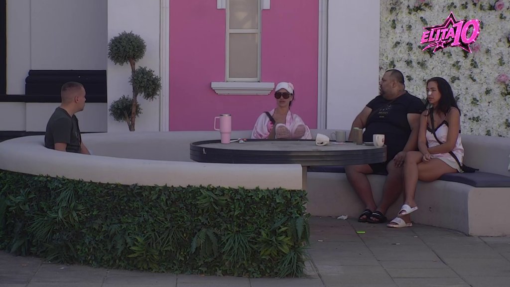NAPETA ATMOSFERA U ELITI: Poršelina prokomentarisala naglu promenu kod Aleksandre Jakšić, svi se pitaju šta se dešava (VIDEO) – nagla promena raspoloženja Aleksandre Jakšić