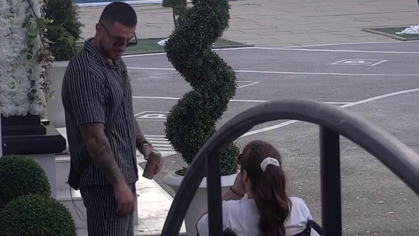 OPTUŽBE SE REĐAJU U BELOJ KUĆI: Marko Stefanović otvoreno napao Sanju Grujić, otkrio šta se dešavalo iza kamera (VIDEO) – optužbe u Beloj kući