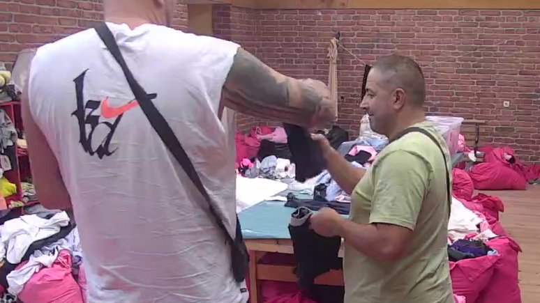 PRIJATELJSTVO JANJUŠA I BUREKA DOBILO NOVU DIMENZIJU: Zadrugari razmenjuju donji veš, svi komentarišu njihov potez (VIDEO) – Janjuš i Burek