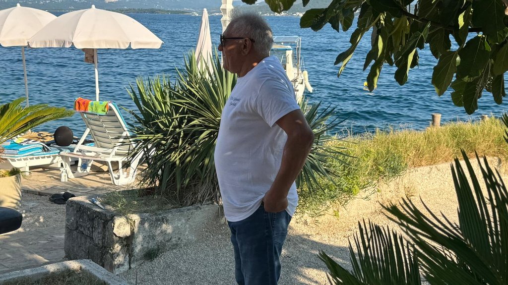 IMOVINSKI PREOKRET NAKON RAZVODA PEVAČA: Ovako danas izgleda nova izabranica Miloša Bojanića, bivšoj ostale dve kuće i pekara (FOTO)