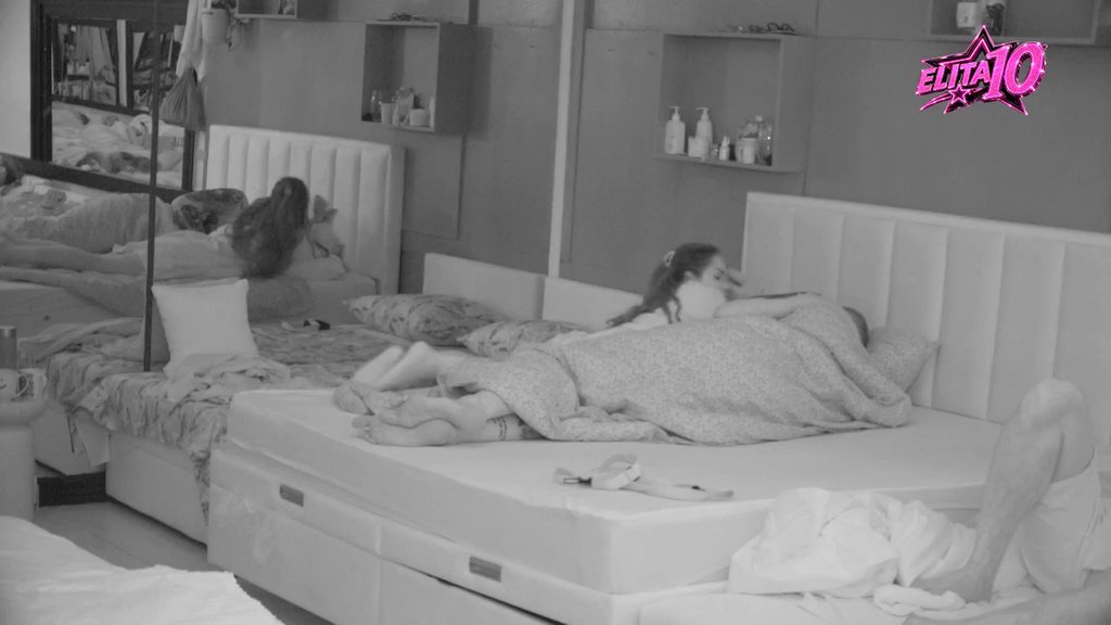 JANJUŠ DIGAO RUKE OD LJUBAVI: Sandra ne dozvoljava kraj bez rasprave, tenzija raste u krevetu (VIDEO)