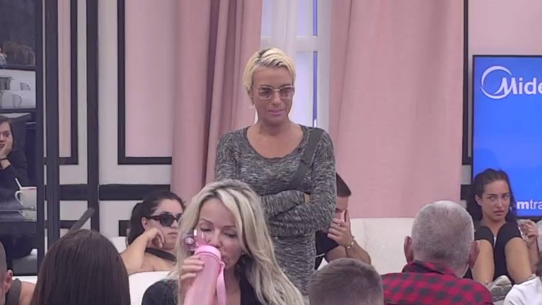 MASKE PADAJU U ELITI: Jasenka Cindrić javno otpisala Miljanu, Leon i Jovana u središtu novih tenzija (VIDEO) – Jasenka Cindrić u Eliti