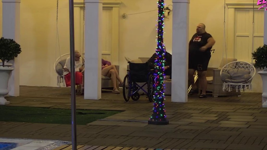 CARU PRESEO RAZGOVOR U BELOJ KUĆI: Uroš Stanić priznao da je zaljubljen u veštačku inteligenciju, reakcija šokirala sve (VIDEO) – zaljubljenost u veštačku inteligenciju