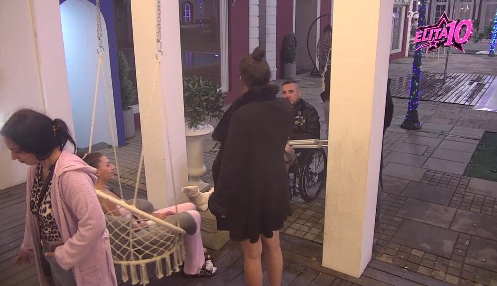 DRAMA U BELOJ KUĆI: Radojka ne može da prestane da plače, Car i Milovan pokušali da je smire, ali situacija izmiče kontroli (VIDEO)