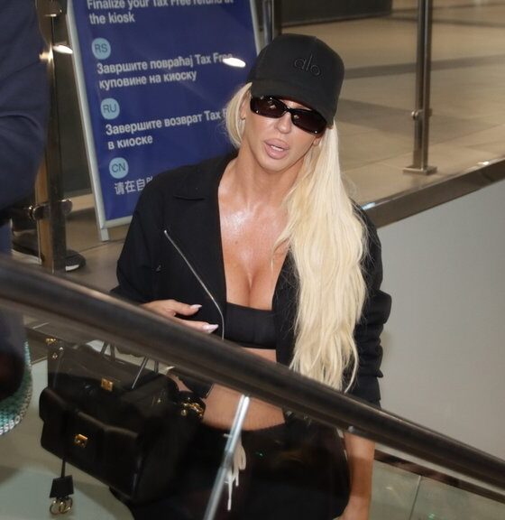 Jelena Karleuša na aerodromu u društvu menadžera Radina – Jelena Karleuša aerodrom