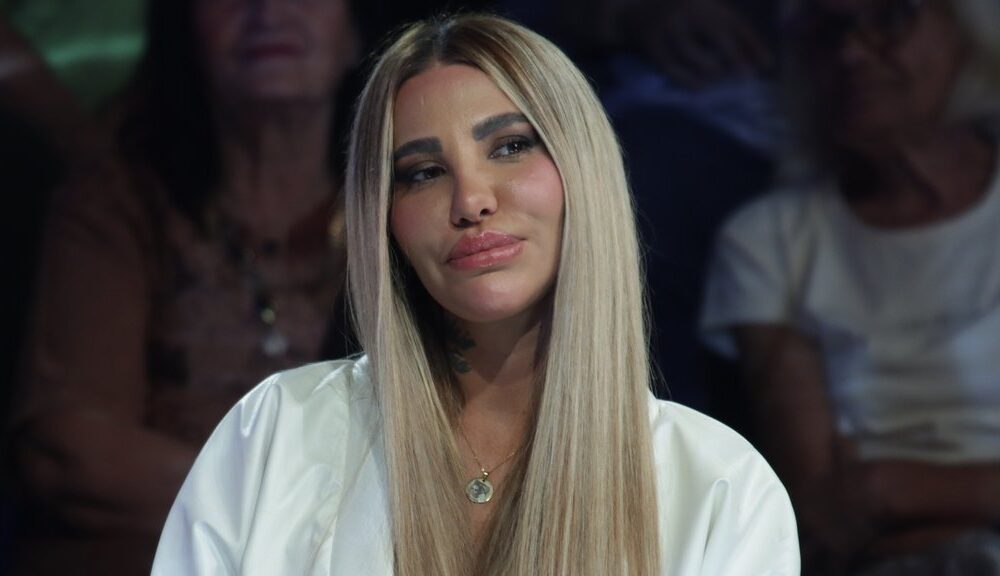 PREOKRET U IZGLEDU ANELI AHMIC: Zadrugarka odlučila da menja frizuru, svi se pitaju kako će izgledati (VIDEO) – promena frizure Aneli Ahmić