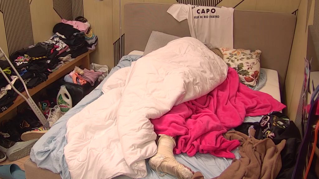 PREOKRET U ODNOSU ANELI I CARA: Filip Car odmah po buđenju grlio i ljubio Aneli, svi čekaju šta će se desiti dalje (VIDEO) – Filip Car i Aneli Ahmić