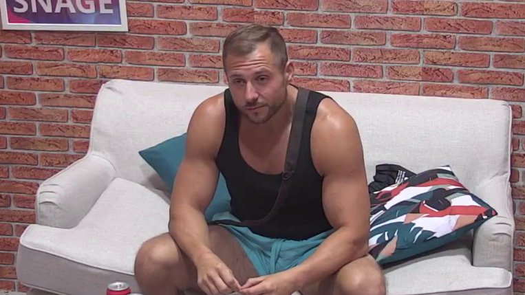 RASUO SE NA KOMADE U EMISIJI: Mahir Pjanić otvoreno o životnim padovima i ljubavi, suze pred kamerama (VIDEO) – težak život Mahira Pjanića