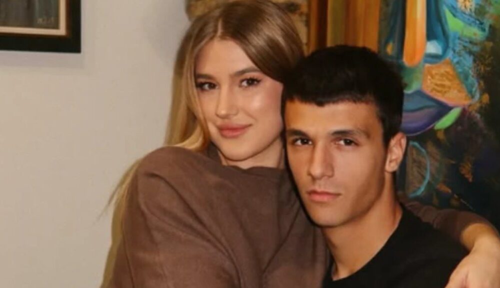 SVE POGLEDI USMERENI NA TRIBINE: Ćerka Goce Tržan podržala dečka fudbalera, a jedan poljubac izazvao lavinu emocija (FOTO) – Lena Marinković i Vukašin Jovanović