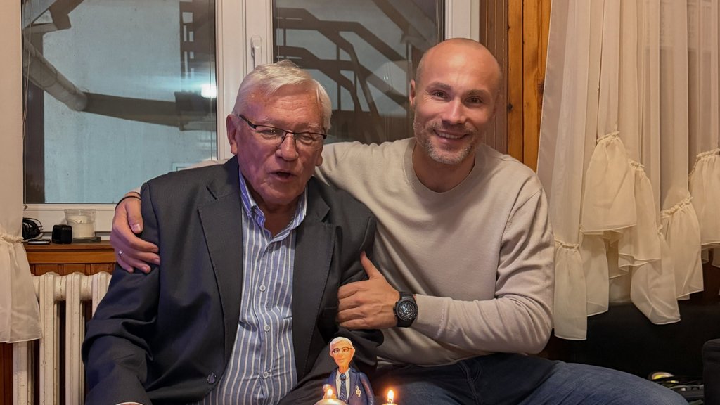 HUMOR NA PROSLAVI KOD MILANČETA: Aleksandar Sofronijević mu priredio iznenađenje, torta izazvala lavinu komentara (FOTO) – Milanče Radosavljević rođendan