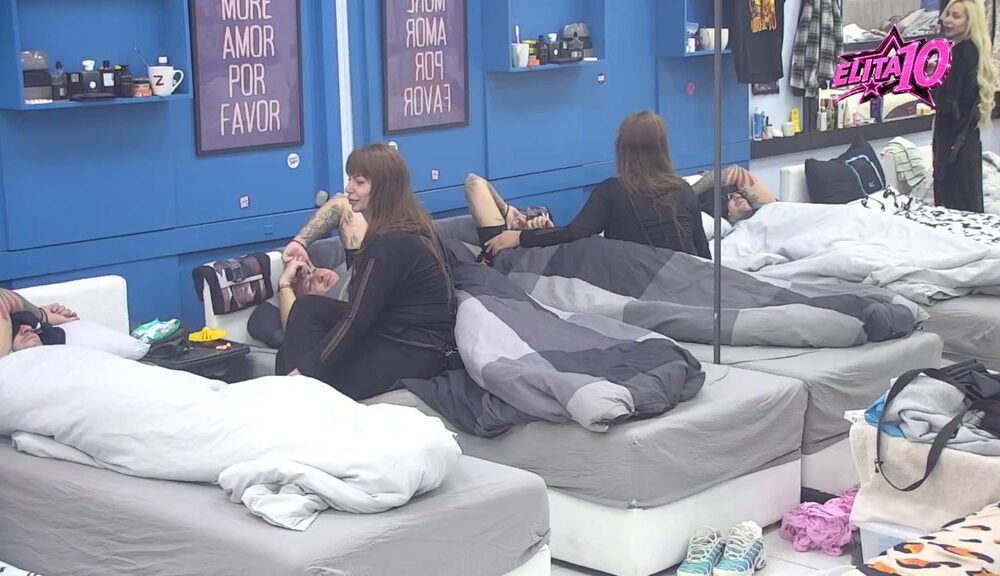 JEZIK JE ZAVEZAO MILJANU: Zadrugarka pokušala da prevede natpis iznad kreveta Stefana Karića, a zbunila i sebe i cimere (VIDEO) – more amore por favor