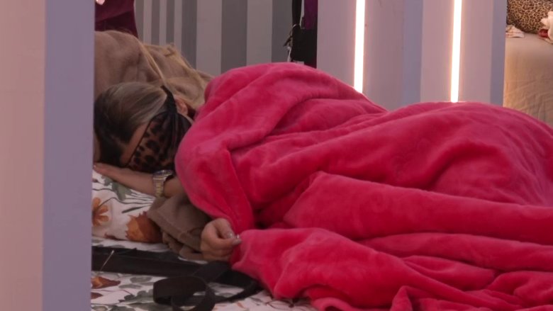 PREOKRET U KUĆI ODABRANIH: Aneli Ahmić povukla se u postelju tuge, svi čekaju hoće li se pomiriti sa Filipom Carem (VIDEO) – Aneli Ahmić raskid u Eliti