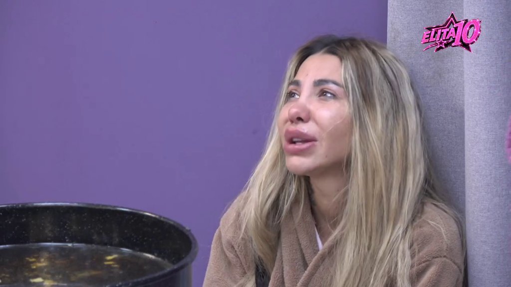 SUZE I RAZOČARANJE U ELITI: Aneli otvorila dušu zbog Cara, poverenje poljuljano posle priznanja ispod jorgana (VIDEO)