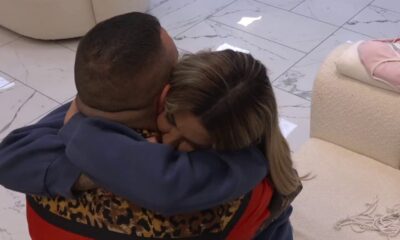CAR NE MOŽE VIŠE DA TRPI: Filip Car doleteo do Odabranih da uteši Aneli, ona mu uzvratila zagrljajem (VIDEO) – Filip Car i Aneli Ahmić