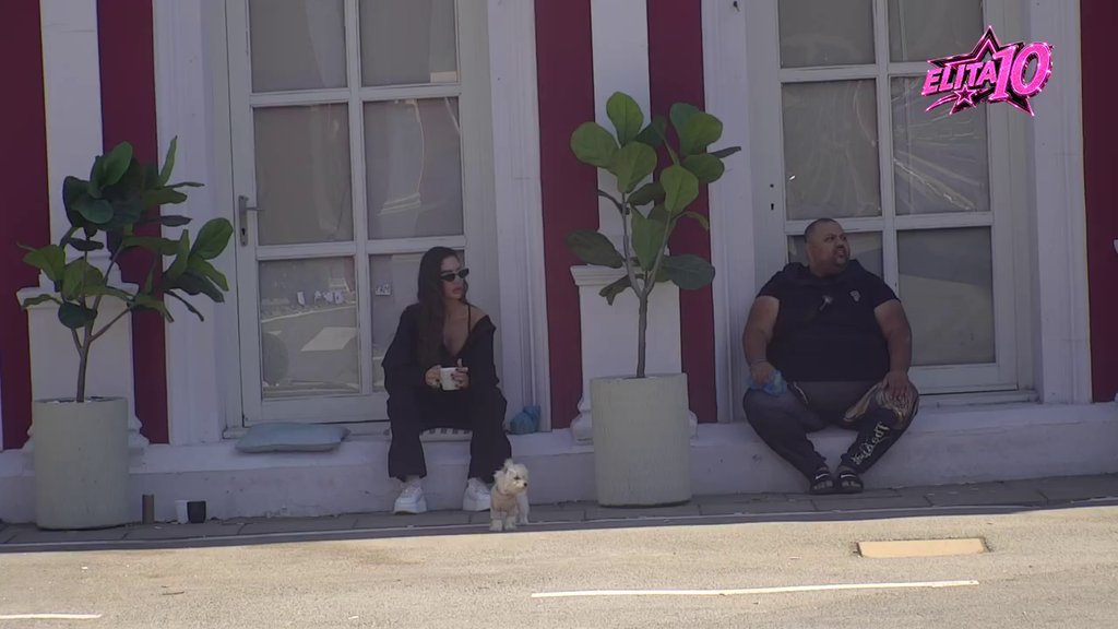 PREOKRET U PODELI POKLONA U ELITI: Anđela Đuričić odbila stvari od Karićeve podrške, zadrugari se razgrabili (VIDEO) – podela poklona u Eliti