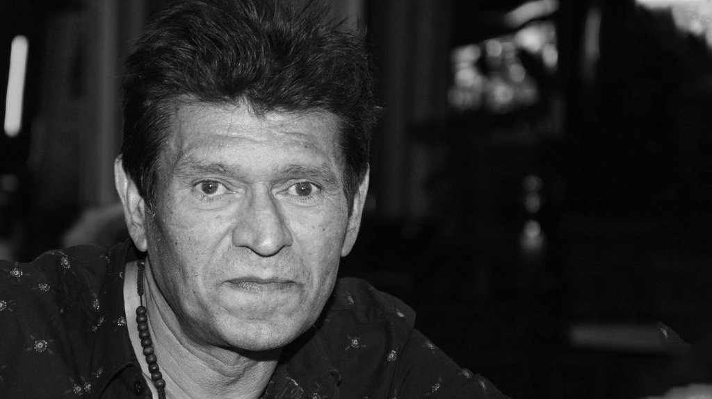 SINAN SAKIĆ JE VOLEO ŽIVOT BEZ KOČNICA: Njegova sudbina i pesme i dalje diraju srca publike (FOTO)