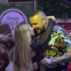 CAR PREOKRENUO ATMOSFERU NA ŽURKI: Aneli mu okrenula leđa, a zatim poslala neobičnu poruku Terzi (VIDEO) – Car peva za Aneli