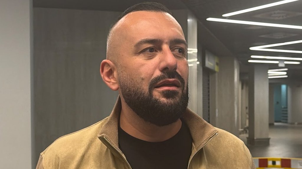 EMIR BRUNČEVIĆ OTKRIO KAKO IZGLEDAJU NAJLUDJE ŽURKE: Pevao i pucao na svadbi, a bakšiš od 30.000 evra deli sa svima (FOTO)