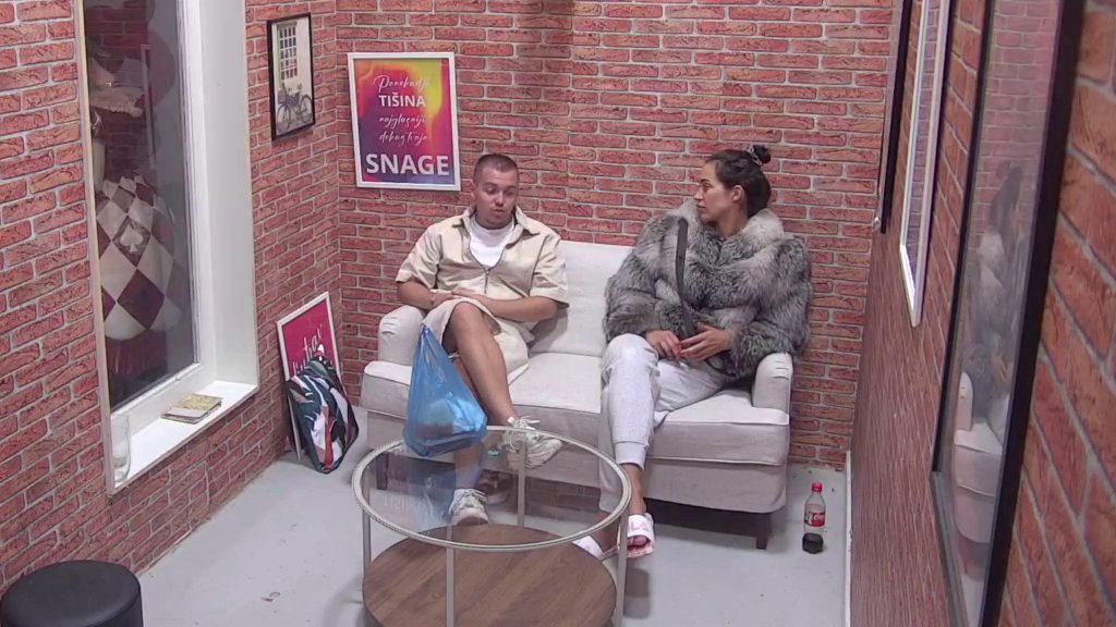 MASKE PADAJU U RADIO AMNEZIJI: Laura otkrila šta zaista misli o Aneli, a jedna izjava podigla tenziju među zadrugarima (VIDEO) – odnos Laure Prgomet i Aneli Ahmić