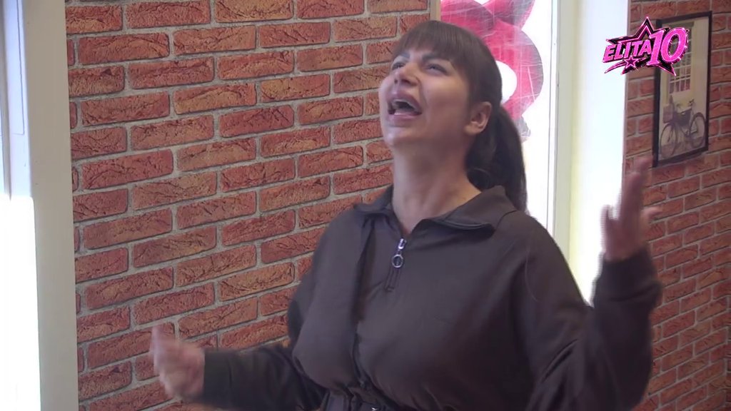 MILJANA POKRENULA ŠOU U RADIO-AMNEZIJI: Zadrugarka otpevala pesmu i podigla publiku na noge, reakcije ne prestaju (VIDEO) – Miljana Kulić Radio-Amnezija