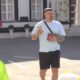PREOKRET U ELITI: Robot Toša ispunio želju Borislavu Terziću Terzi, poklon izazvao oduševljenje učesnika (VIDEO) – robot Toša i ajvar