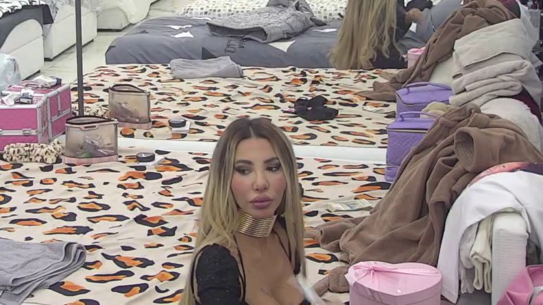 PREOKRET U KAZINU: Aneli odlučila da zasija na žurki i iznenadi Cara, svi čekaju njen ulazak (VIDEO)