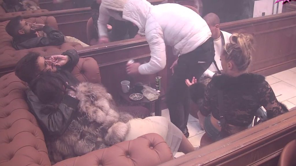 SVE SE OKRENULO U ELITI: Laura i Đukić bez ustručavanja razmenjuju nežnosti pred Biljanom, a njena reakcija iznenadila sve (VIDEO) – razmena nežnosti u Eliti