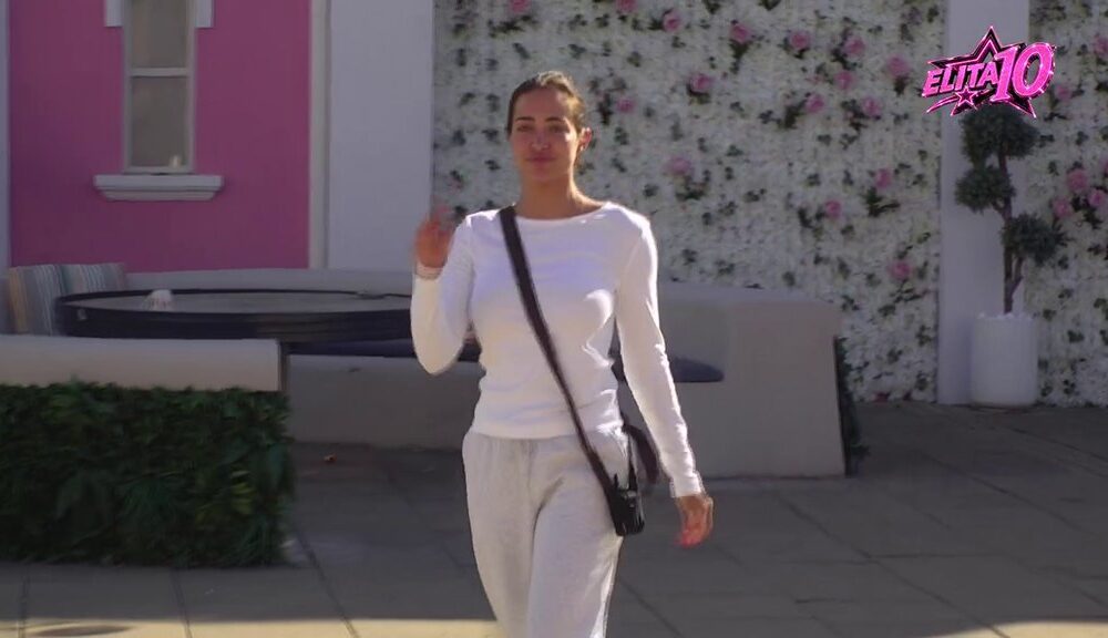 ŽELJA ISPUNJENA PRED DRVETOM: Laura i Glorija raspevale se uz hit Tee Tairović, energija pred pubom oduševila zadrugare (VIDEO) – Laura Prgomet Elita