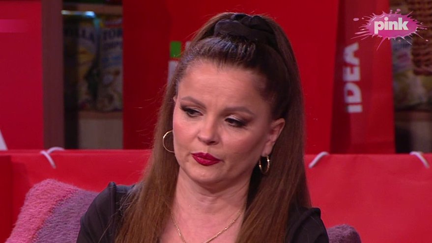 ŽESTOKI NAPAD NA MALU CANU: Pevačica završila u modricama i podlivima, ukazana joj hitna pomoć (FOTO) – napad psa na Malu Canu