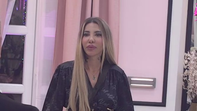 ANELI IZGUBILA STRPLJENJE ZBOG DRUŽENJA U BELOJ KUĆI: Filip Car i Marko Janjušević Janjuš iznenadili reakcijom, Aneli postavila granice u Eliti (VIDEO) – druženje Cara i Janjuša