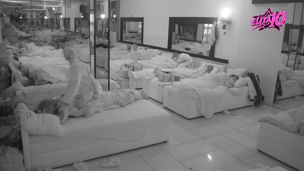 LENIN POTEZ UZBURKAO EMOCIJE U BELOJ KUĆI: Lena Simić izmasirala Leona Canera pred spavanje, svi se pitaju šta sledi (VIDEO) – masaža u Eliti